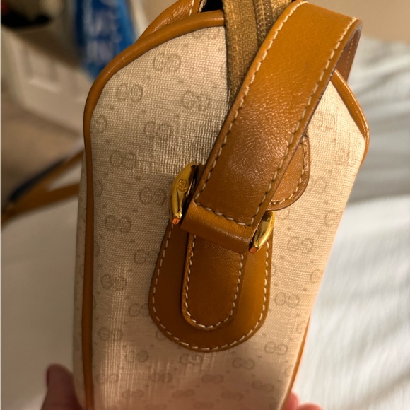 Authentic Gucci bag in GREAT condition ⭐️ - Picture 2 of 10